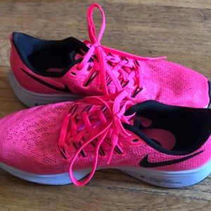 Pristine Neon hot pink Nike Zoom Pegasus sneakers. Size 7.5. Never worn